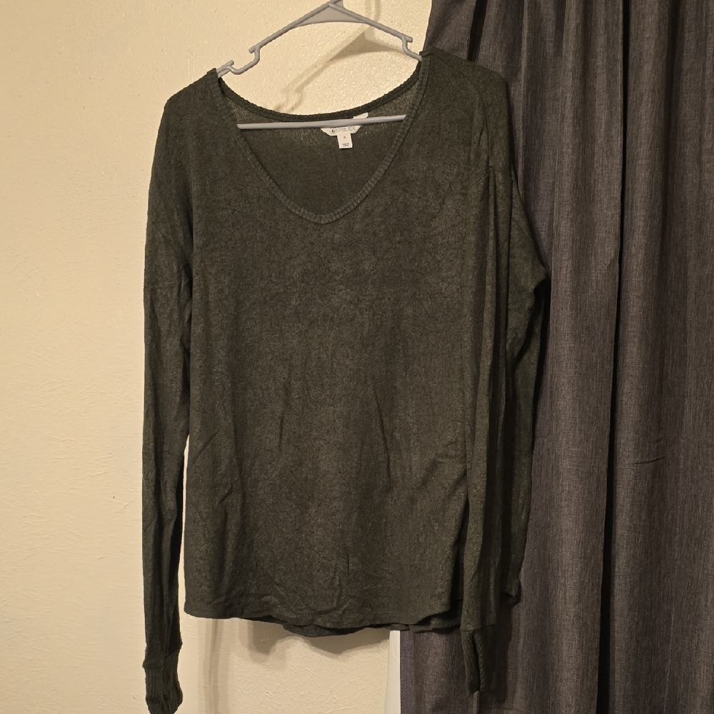 Market & Spruce Olive V-Neck Long Sleeve Top